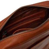 The Chesterfield Brand C48.1218 Saba Umhängetasche Wax Pull Up Leder 31 cognac